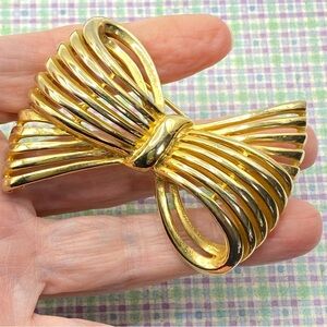 Vintage Gold Bow Brooch Chunky Shiny Pin